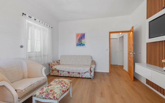 Superior Apartment Tania 13
