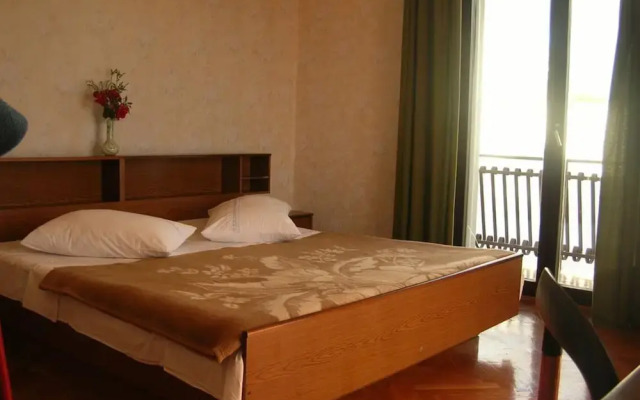 Apartment With Terrace and Sea View Brodarica