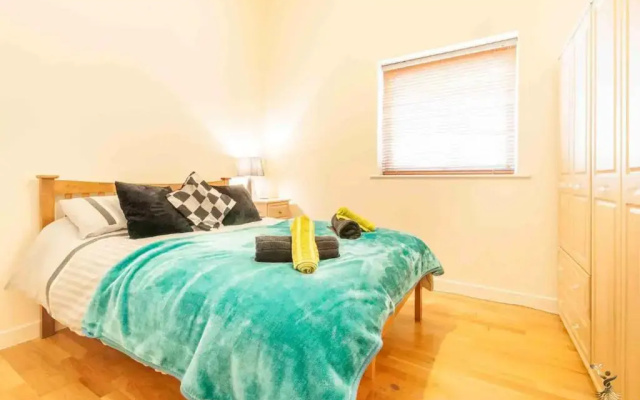 Smythen St, 2 bed apartment with balcony