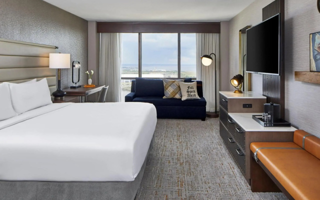 Renaissance Mobile Riverview Plaza Hotel