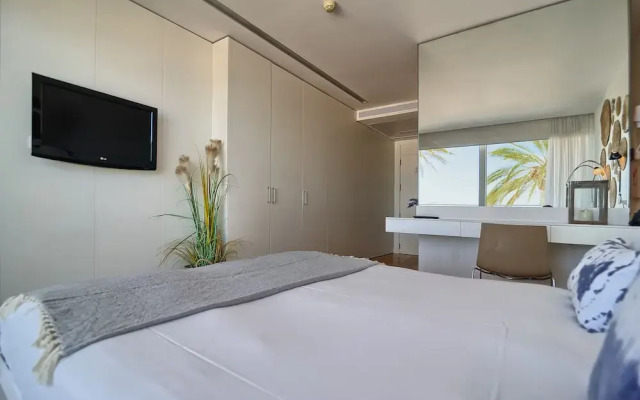 Meraki Beach Hotel