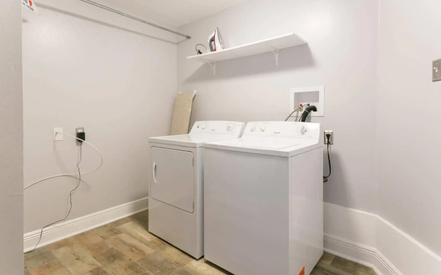 Hosteeva Conti Street Suites