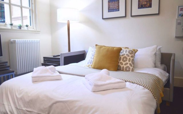 Отель 2 Bedroom Apartment on Royal Mile Великобритания, Эдинбург - отзывы, цены и фото номеров - забронировать отель 2 Bedroom Apartment on Royal Mile онлайн