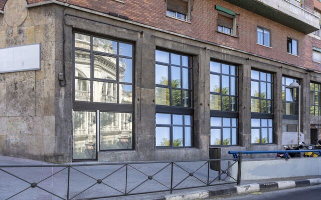 A&B Hostel Príncipe Pío вид на фасад