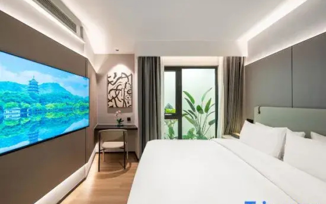 SK Simple Luxury Hotel (Shanghai Xujiahui Gymnasium Subway Station)