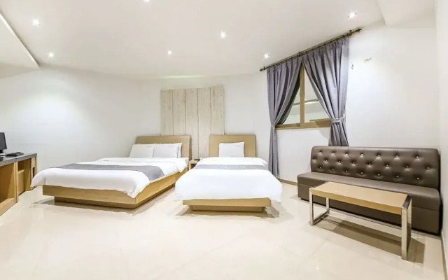 Gallery Hotel