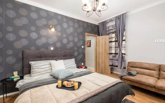 4 Season Apartments