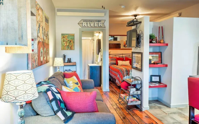 Walkable Studio Apartment in Downtown Livingston!