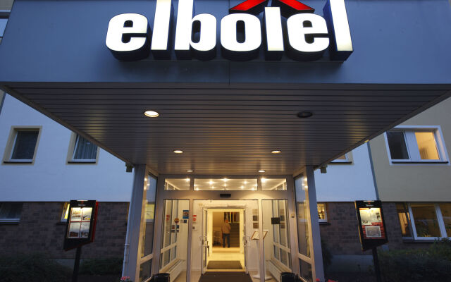 Отель Elbotel вид на фасад