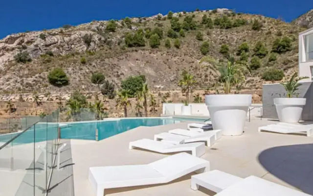 Apartment Sleeps 4 With Gym & Spa