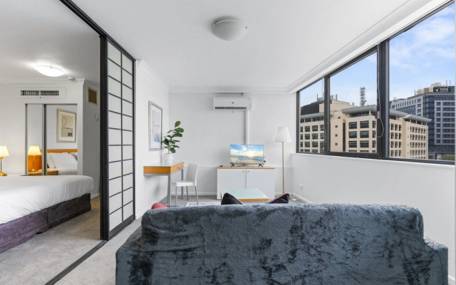 Bright Inner-city Stay Near Roma Street