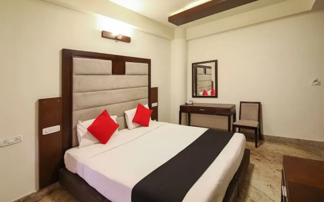 Capital O 18260 Hotel Crystal Park Inn