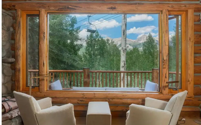Absolutely Amazing Slopeside Mountain Lodge With spa