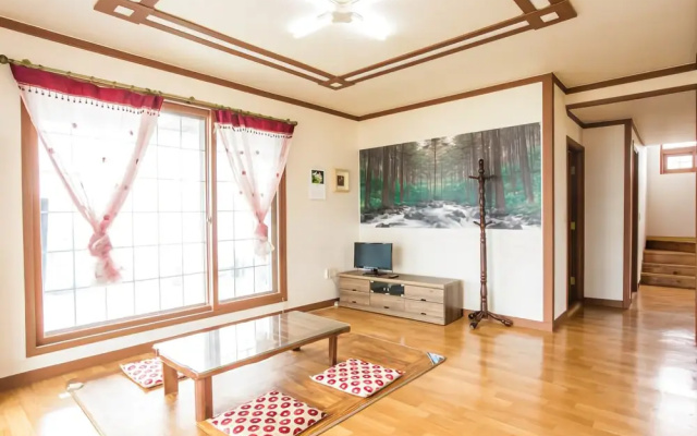 Chungju Mulian Foggy Pension