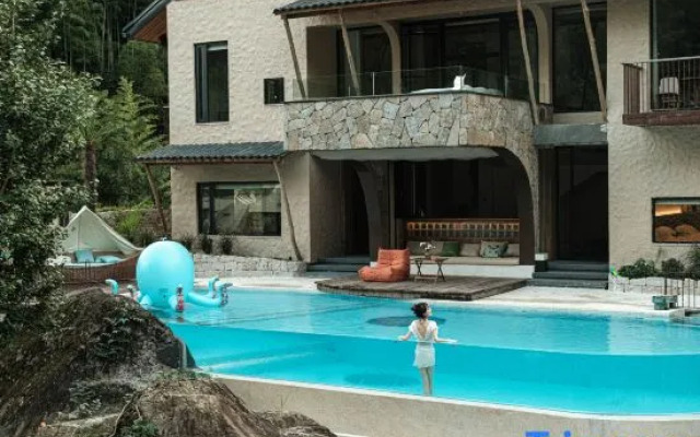 Anji Qingshi Shang · Cave Hot Spring Homestay