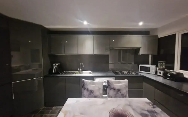 Milton Keynes Modern Retreat