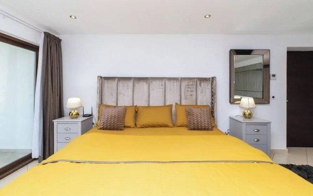 Modern 3bdr Apt at Villaggio - Rooftop Pool & Skybar