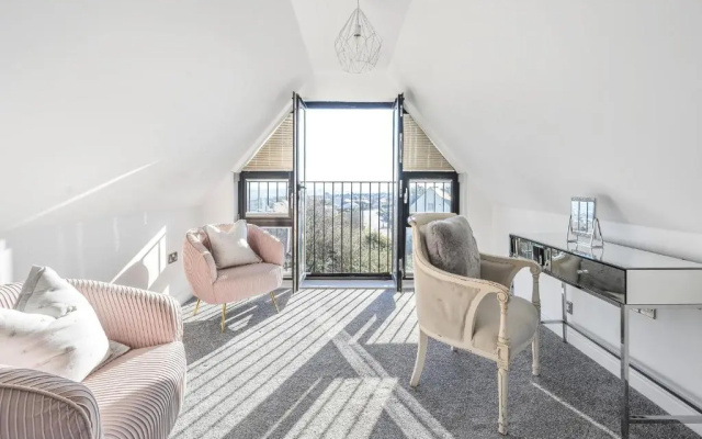 Pochin House Collections
