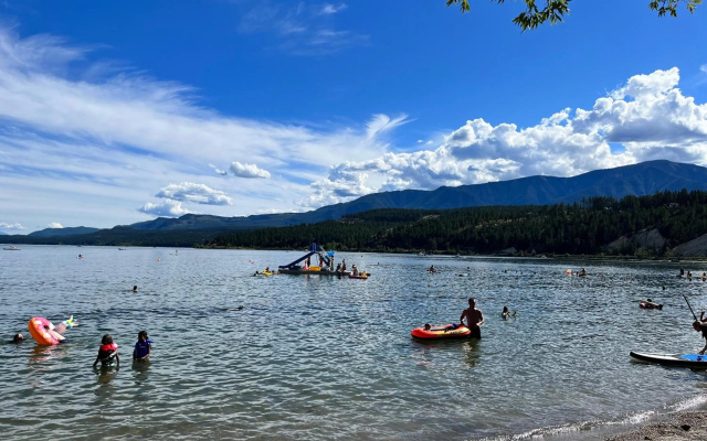 Perfect base Invermere 3bd townhouse mt views fireplace