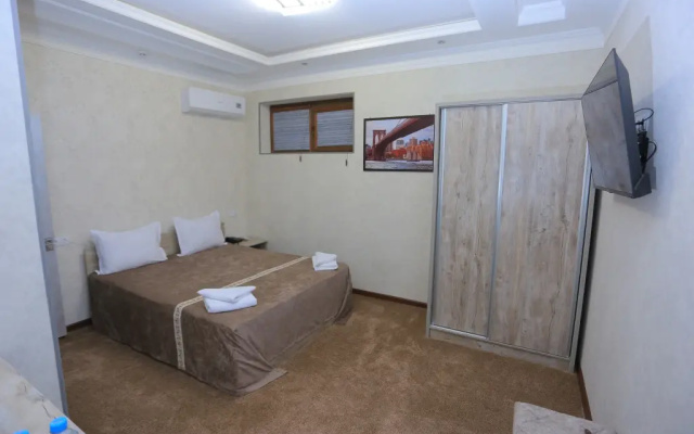 Hayot Plaza Hostel