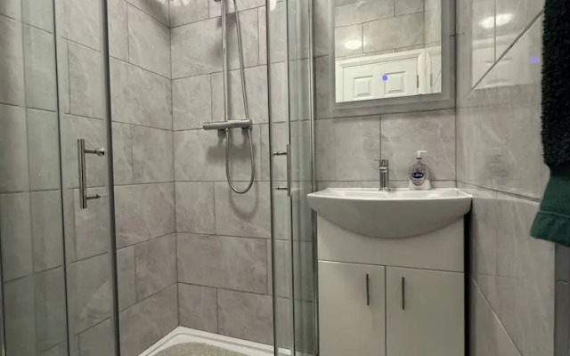 Charming Wallington Apartment With Hot Tub
