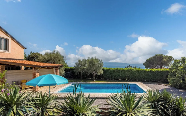 Tiny House With Private Pool Kostrena