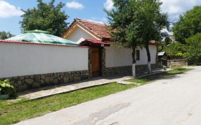 Отель Guest House Palms Боженци вид на фасад