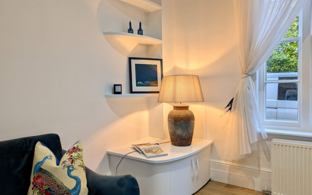 Elegant 2-bed Flat in Shenfield