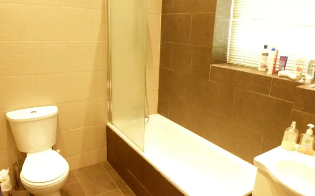 SS Property Hub - Kensington Area Family Apartment