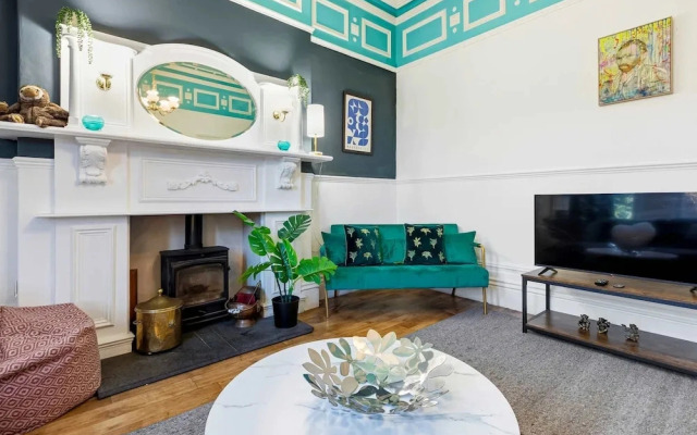 Spacious 220sqm House 10-min Dr City Ctr Heaton