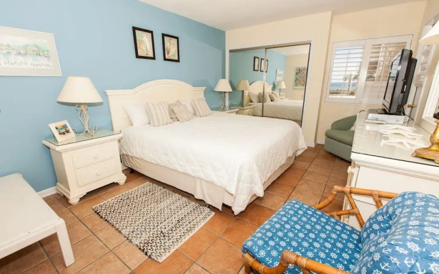 Holiday Surf and Racquet Club by Holiday Isle