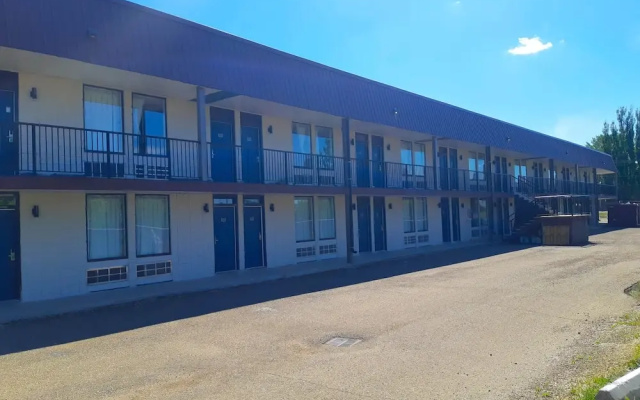 Motel 6 Brooks, Ab