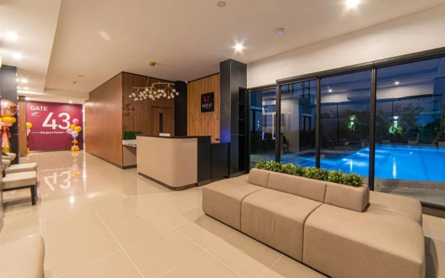 Gate43 Airport Hotel