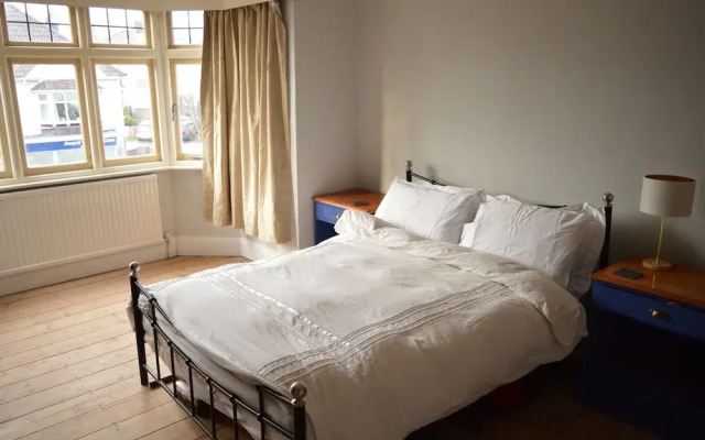 Spacious 3 Bedroom Home in Stoke Bishop