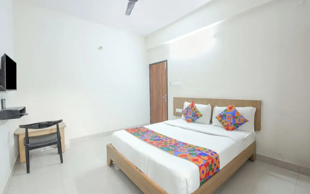 FabHotel Golden Grand Inn - Global Village