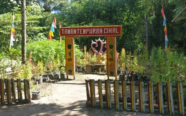 Tempuran Cikal Lake Resort