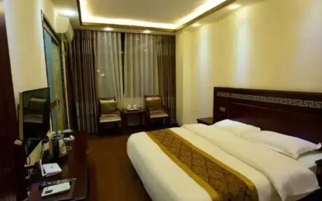 Luoping Dongsheng Holiday Hotel