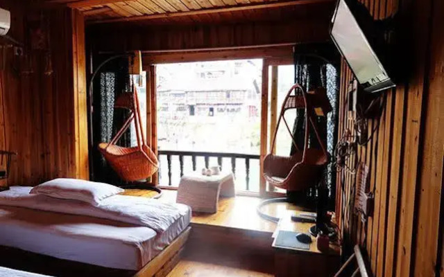 Fenghuang Renjia Stilted Building Chinese Inn