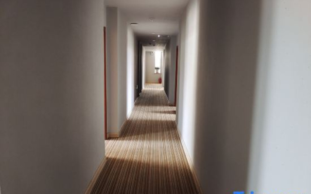 Jiyue Business Hotel (Yanji Peida Market Branch)