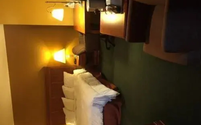Rodeway Inn & Suites