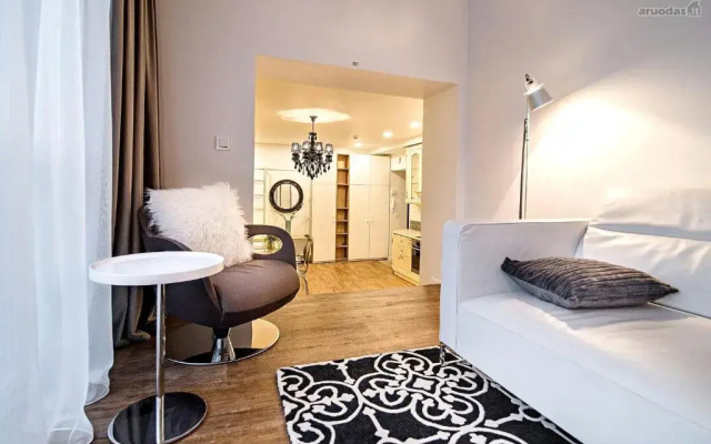 Majestic 1BD Old Town Apartment by Hostlovers