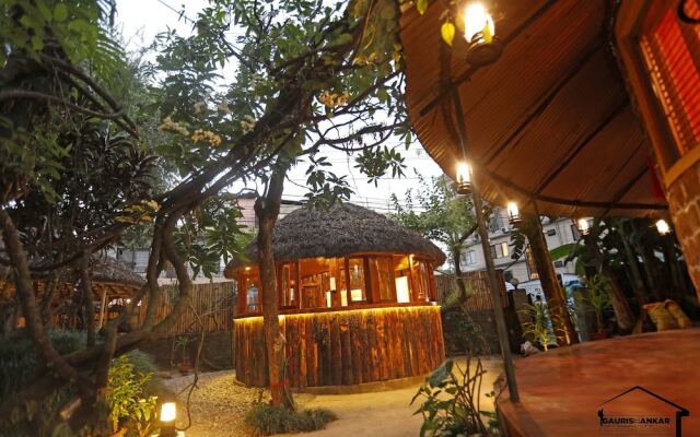 Отель Gauri Shankar Backpackers Hostel Непал, Покхара - отзывы, цены и фото номеров - забронировать отель Gauri Shankar Backpackers Hostel онлайн вид на фасад