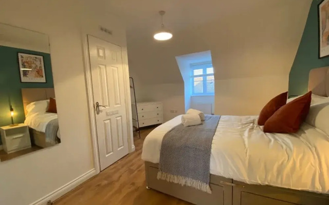 Host Stay Bluebell Close