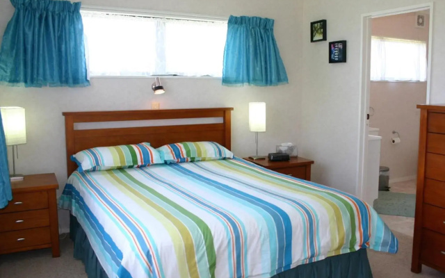 Waihi Getaway - Waihi Beach Holiday Home
