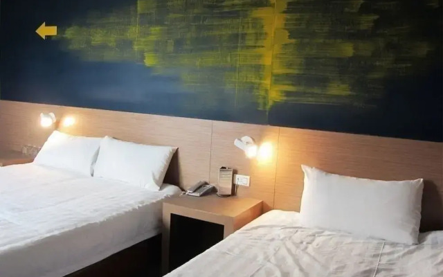 Breeze and Waves Hostel
