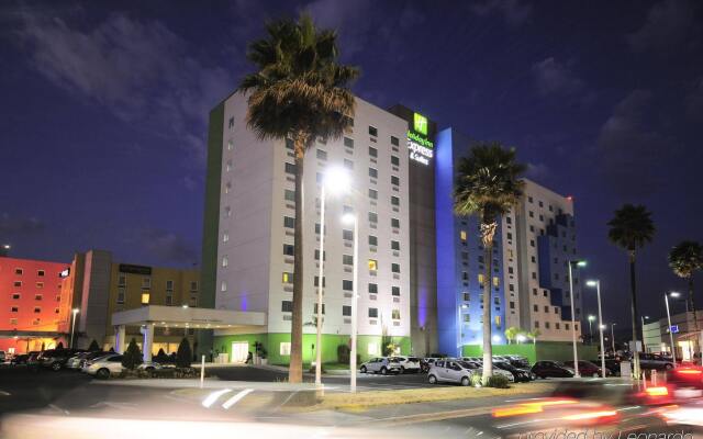 Holiday Inn Express Toluca Zona Aeropuerto In Lerma Mexico - 