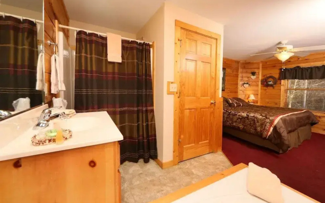 Hugs n Kisses 1 Br cabin by RedAwning