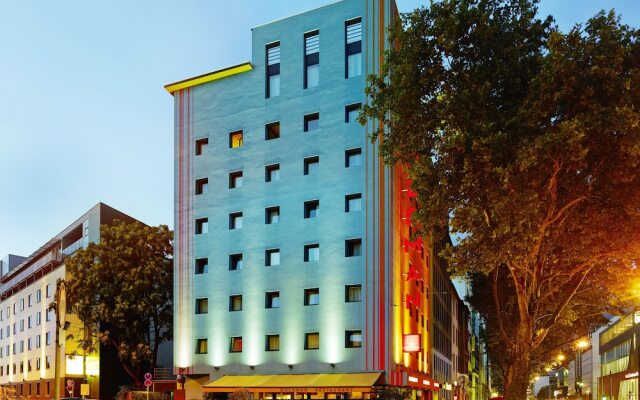 25hours Hotel The Goldman вид на фасад