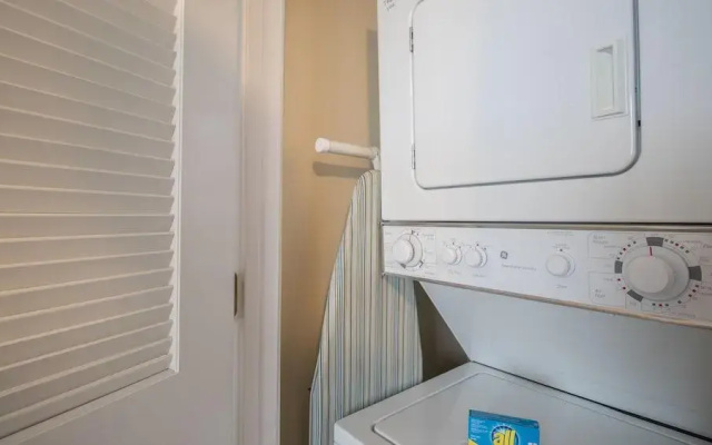 Oak Shores-Oak Shores Studio 29
