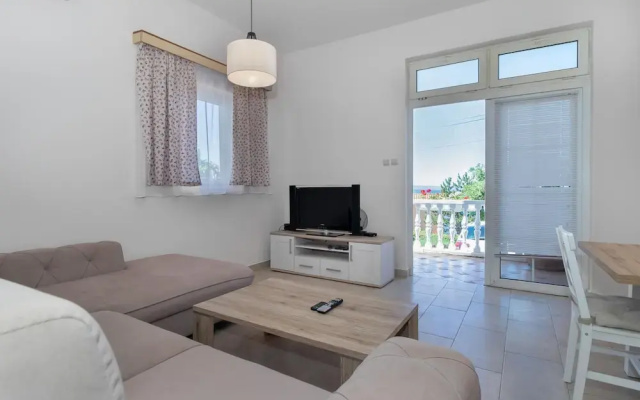 Beautiful Apartment in Dramalj With Wifi and 2 Bedrooms